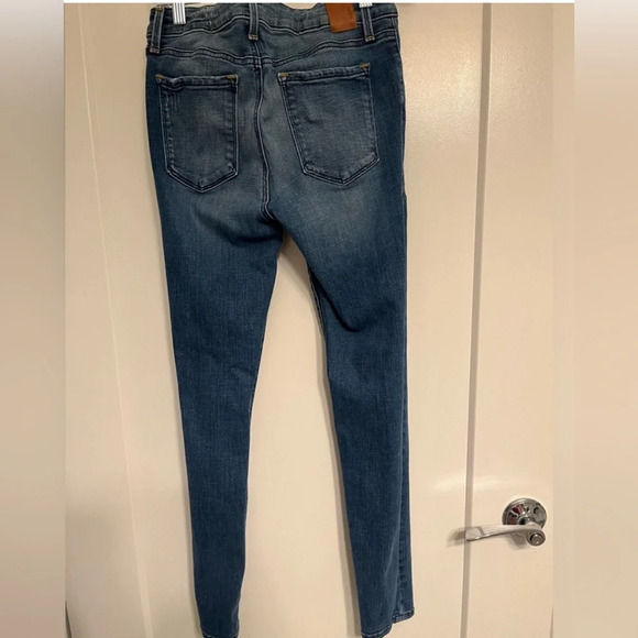 Level 99 stretchy distressed skinny jeans, size 27, medium blue wash - Picture 4 of 7